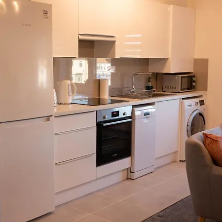 Walnut Flats-F4, 2-Bedroom With Ensuite - Parking, Netflix, Wifi - Close To Oxford, Bicester & Blenheim Palace Kidlington Esterno foto