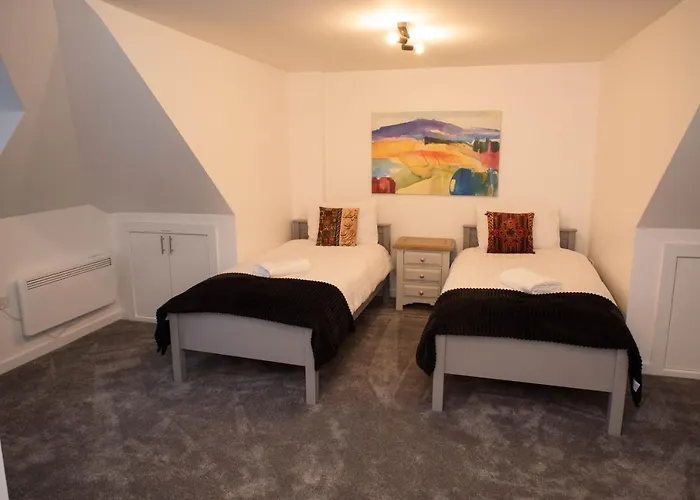 Walnut Flats-F4, 2-Bedroom With Ensuite - Parking, Netflix, Wifi - Close To Oxford, Bicester & Blenheim Palace