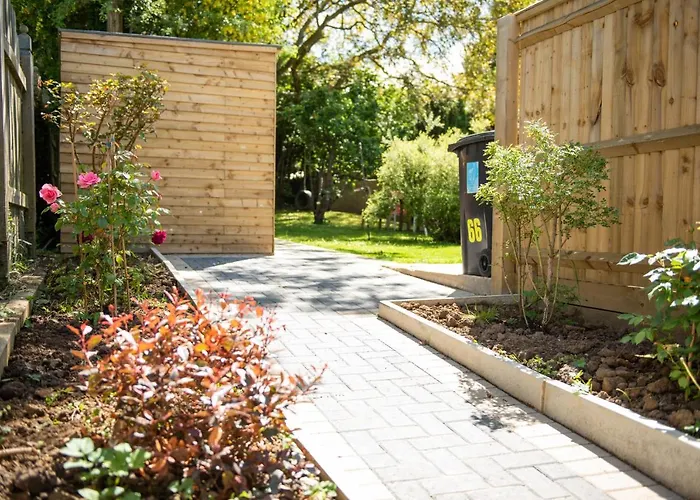 Walnut Flats-F4, 2-Bedroom With Ensuite - Parking, Netflix, Wifi - Close To Oxford, Bicester & Blenheim Palace