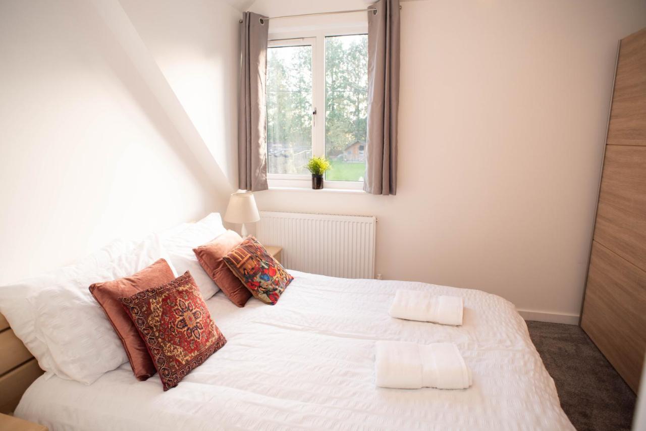 Walnut Flats: Cozy 2-bedroom Near Oxford With Netflix & Parking Apartment *