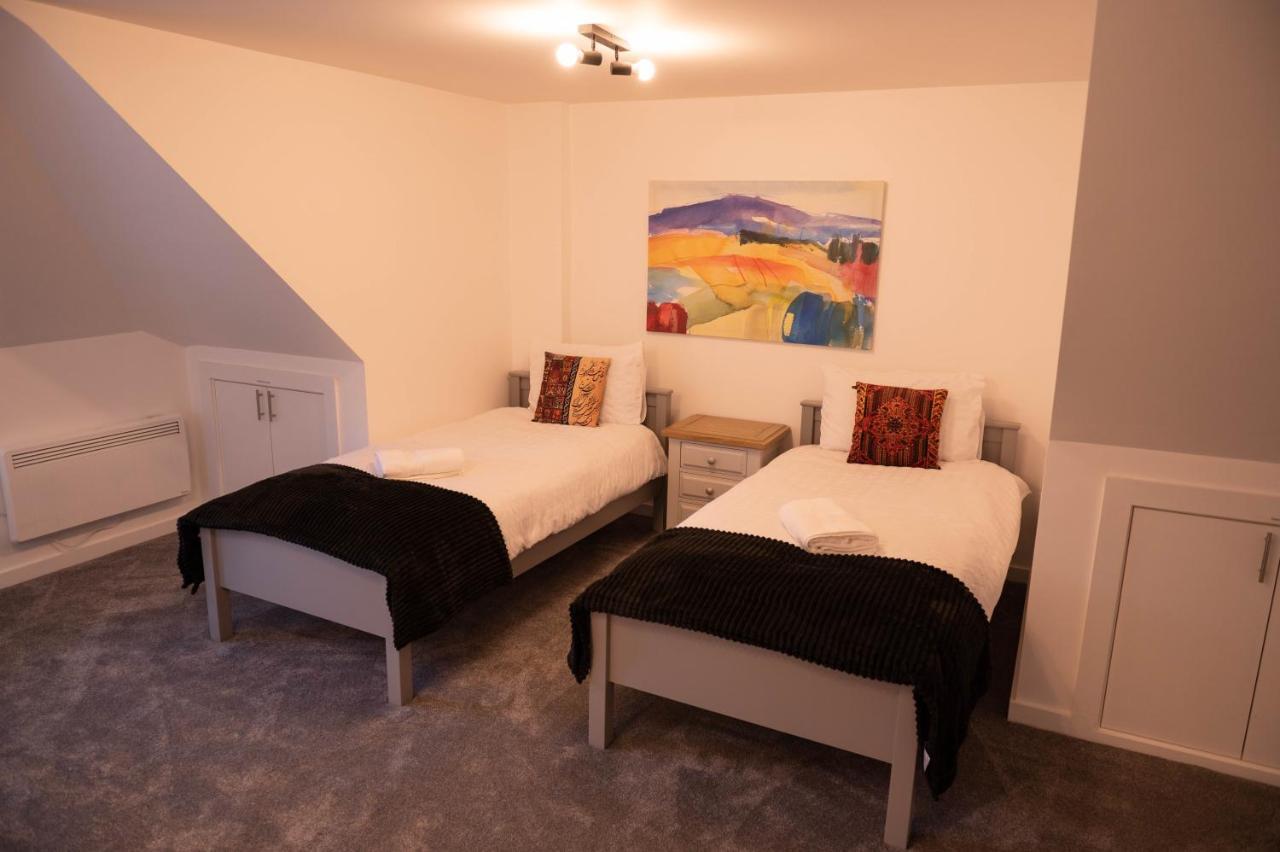 Walnut Flats: Cozy 2-bedroom Near Oxford With Netflix & Parking Apartment *