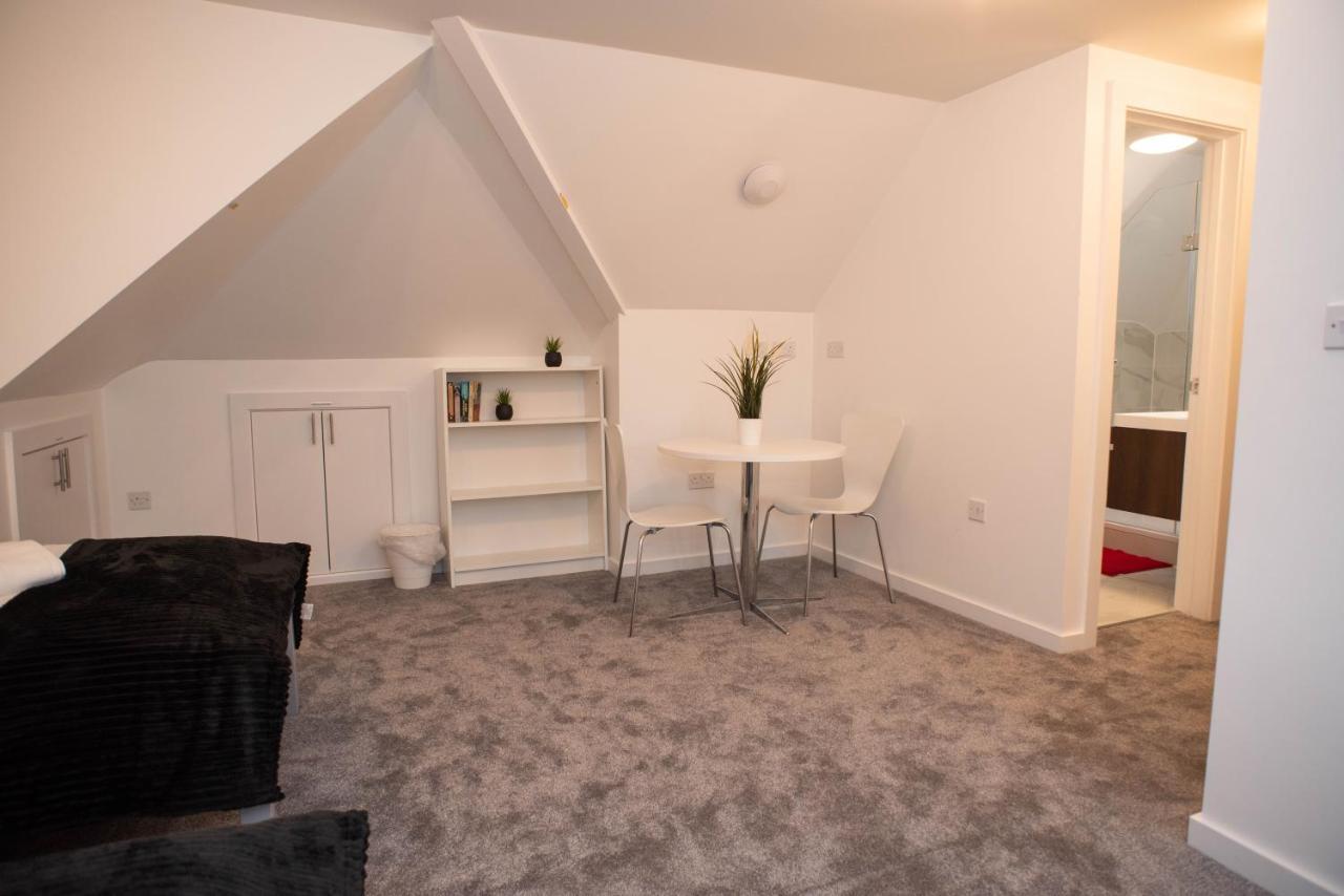 Walnut Flats: Cozy 2-bedroom Near Oxford With Netflix & Parking Apartment Kidlington