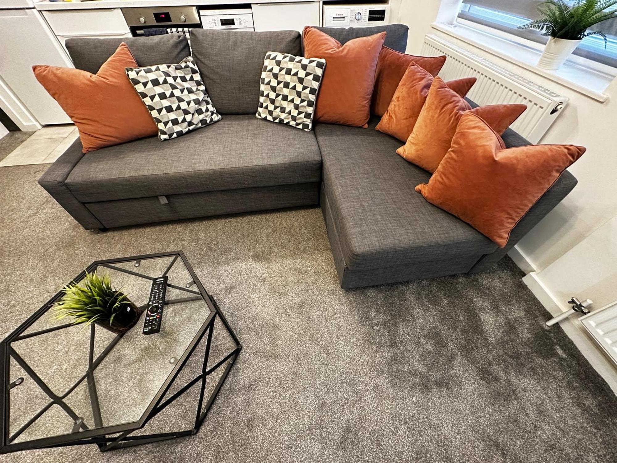 Apartment Walnut Flats: Cozy 2-bedroom Near Oxford With Netflix & Parking *